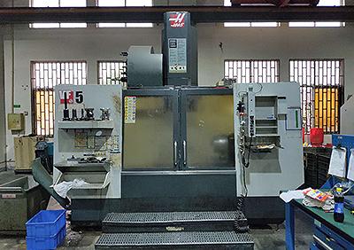 Vertical machining center